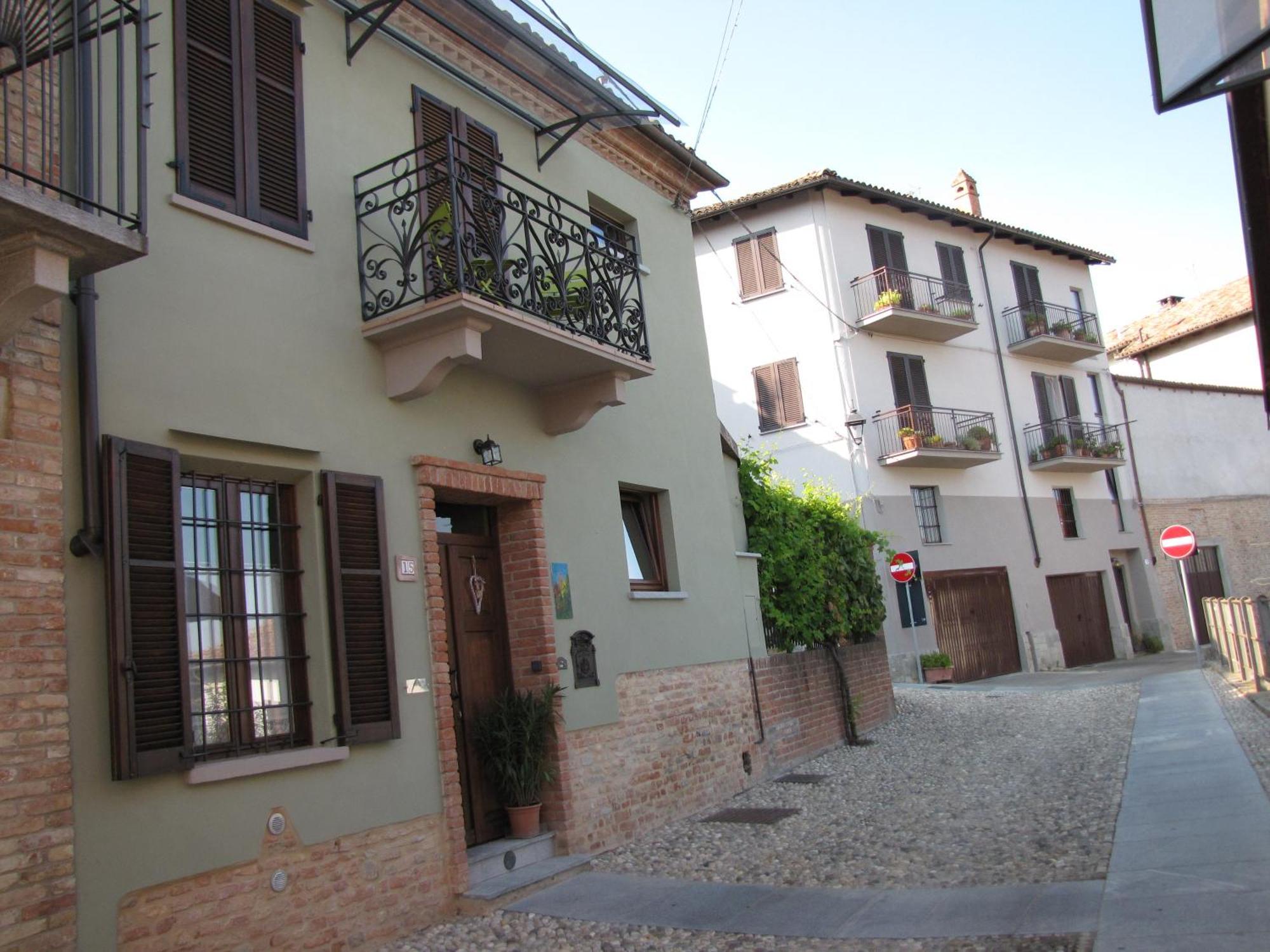 Alla Torre - Nel Cuore Del Borgo Storico Castagnole delle Lanze Eksteriør billede